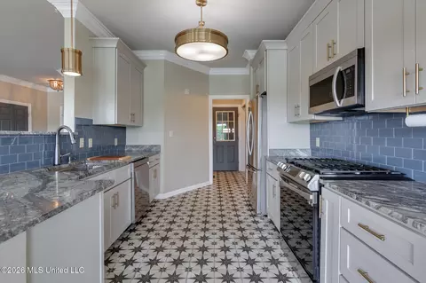 Entry Way - 4838 Victoria Dr, Nesbit, MS 38651 photo 2 of 2