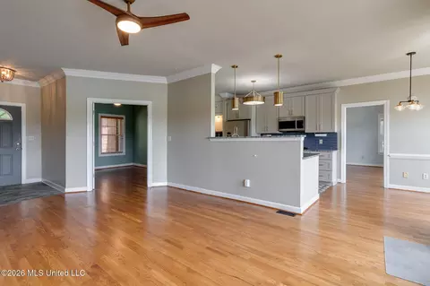 Living - 4838 Victoria Dr, Nesbit, MS 38651 photo 5 of 8