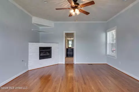 Living - 4838 Victoria Dr, Nesbit, MS 38651 photo 6 of 8