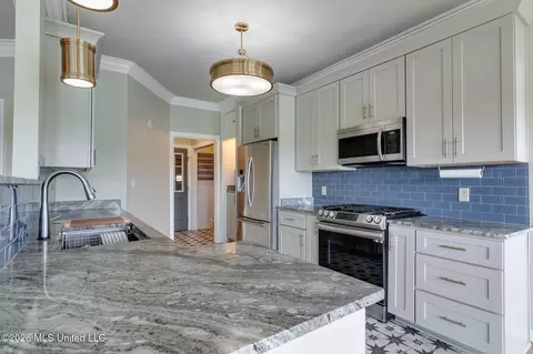 Kitchen - 4838 Victoria Dr, Nesbit, MS 38651 photo 1 of 3