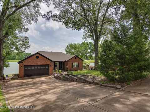 Exterior - 4838 Victoria Dr, Nesbit, MS 38651 photo 3 of 7