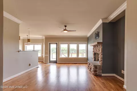 Living - 4838 Victoria Dr, Nesbit, MS 38651 photo 1 of 8
