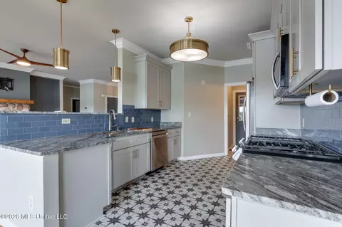 Kitchen - 4838 Victoria Dr, Nesbit, MS 38651 photo 2 of 3