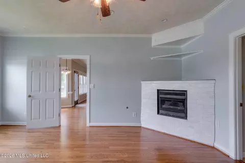 Living - 4838 Victoria Dr, Nesbit, MS 38651 photo 8 of 8