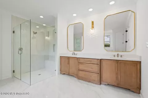 Bath - 5416 Grayson Way, Hernando, MS 38632 photo 1 of 4