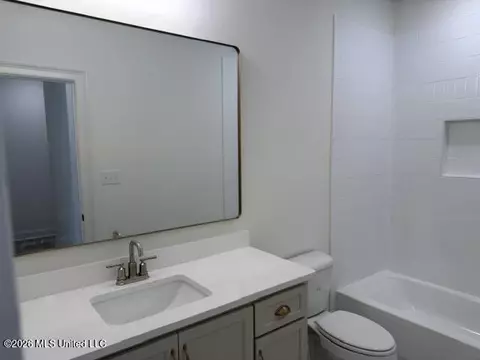 Bath - 5416 Grayson Way, Hernando, MS 38632 photo 5 of 5