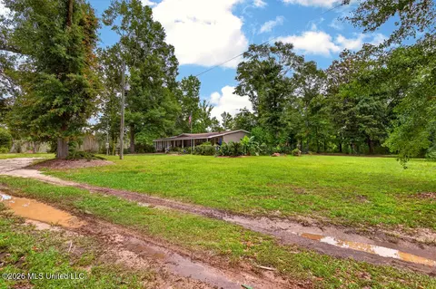 17990 Cuevas Rd, Kiln, MS 39556