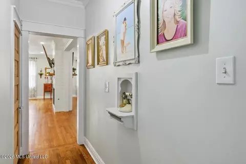 Entry Way - 718 S College St, Brandon, MS 39042 photo 2 of 3