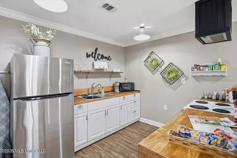 Kitchen - 718 S College St, Brandon, MS 39042 photo 5 of 8