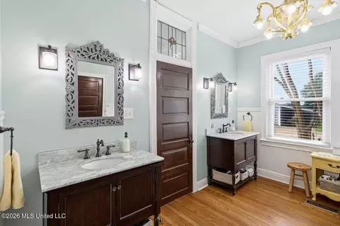 Bath - 718 S College St, Brandon, MS 39042 photo 3 of 5