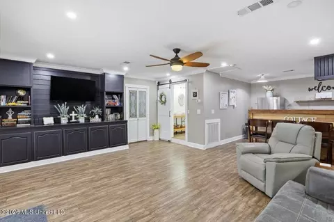 Entry Way - 718 S College St, Brandon, MS 39042 photo 3 of 3