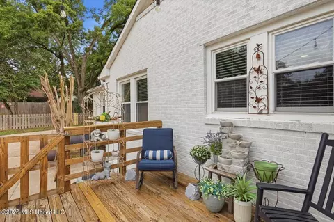 Exterior - 718 S College St, Brandon, MS 39042 photo 5 of 11