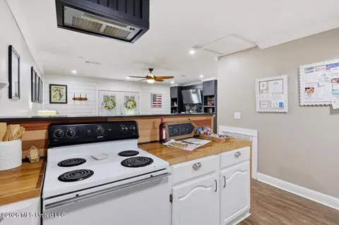 Kitchen - 718 S College St, Brandon, MS 39042 photo 6 of 8