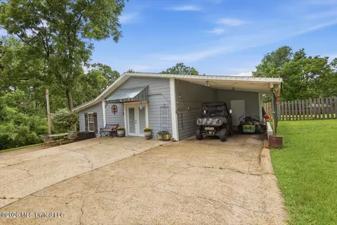 Exterior - 718 S College St, Brandon, MS 39042 photo 8 of 11