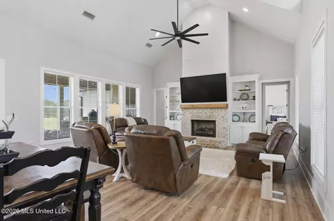 Living - 120 Winchester Dr, Flora, MS 39071 photo 1 of 3