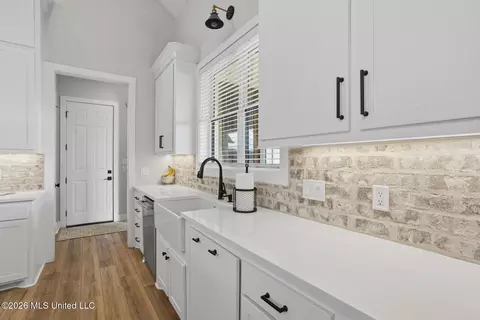 Entry Way - 120 Winchester Dr, Flora, MS 39071 photo 2 of 3