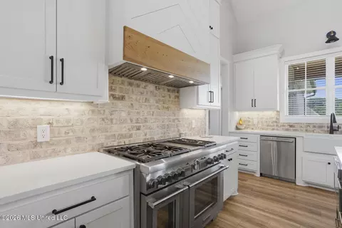 Kitchen - 120 Winchester Dr, Flora, MS 39071 photo 3 of 8