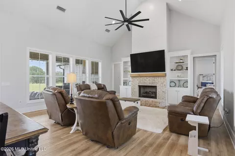 Living - 120 Winchester Dr, Flora, MS 39071 photo 2 of 3