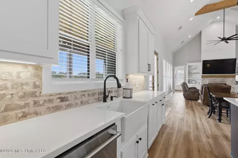 Kitchen - 120 Winchester Dr, Flora, MS 39071 photo 6 of 8
