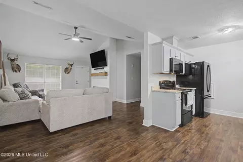 Entry Way - 105 Hall St, Wiggins, MS 39577 photo 1 of 1