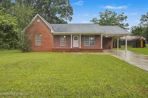 105 Hall St, Wiggins, MS 39577