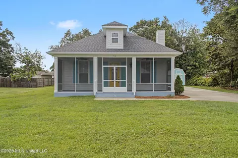 412 E 3rd St, Long Beach, MS 39560