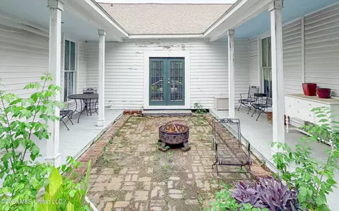 Exterior - 914 State St, Natchez, MS 39120 photo 6 of 8