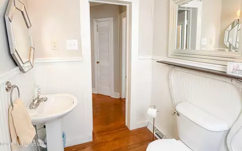 Bath - 914 State St, Natchez, MS 39120 photo 6 of 7