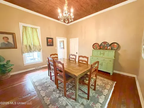 Dining - 914 State St, Natchez, MS 39120 photo 1 of 3