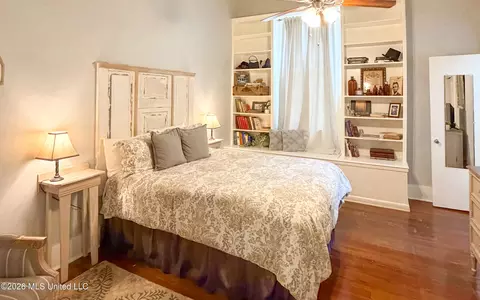 Bedroom - 914 State St, Natchez, MS 39120 photo 5 of 8