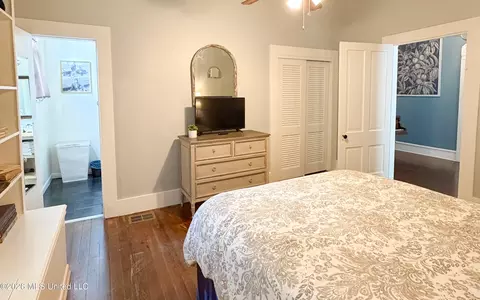 Bedroom - 914 State St, Natchez, MS 39120 photo 7 of 8