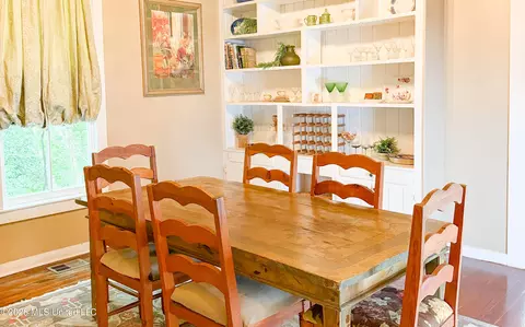 Dining - 914 State St, Natchez, MS 39120 photo 3 of 3