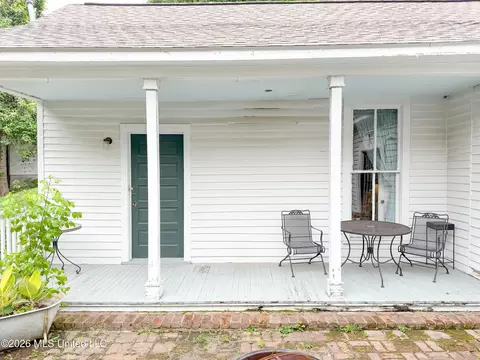Exterior - 914 State St, Natchez, MS 39120 photo 8 of 8