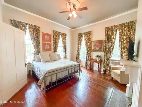 Bedroom - 914 State St, Natchez, MS 39120 photo 1 of 8