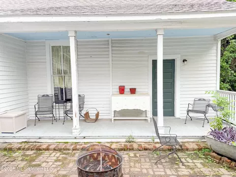 Exterior - 914 State St, Natchez, MS 39120 photo 7 of 8