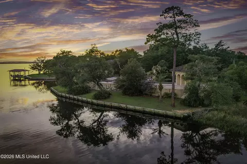 2804 Eagle Pine Dr, Ocean Springs, MS 39564