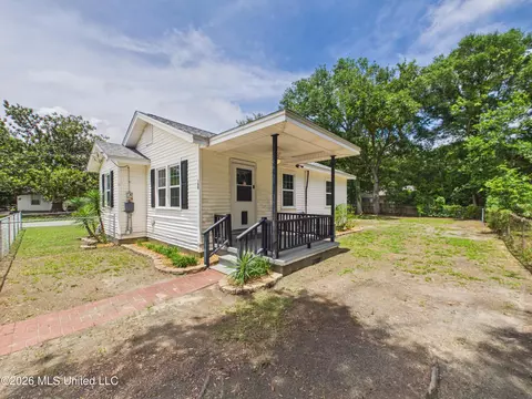 Exterior - 180 Iris St, Biloxi, MS 39531 photo 9 of 11