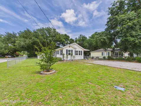 Exterior - 180 Iris St, Biloxi, MS 39531 photo 8 of 11