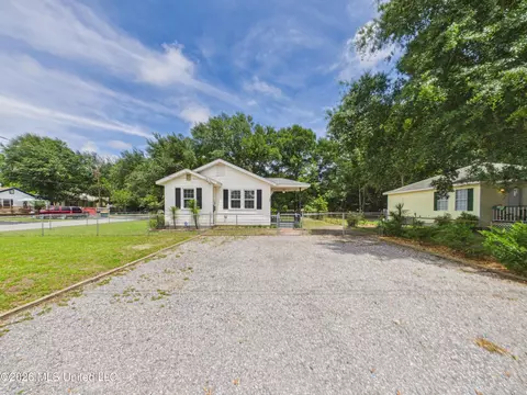 Exterior - 180 Iris St, Biloxi, MS 39531 photo 5 of 11