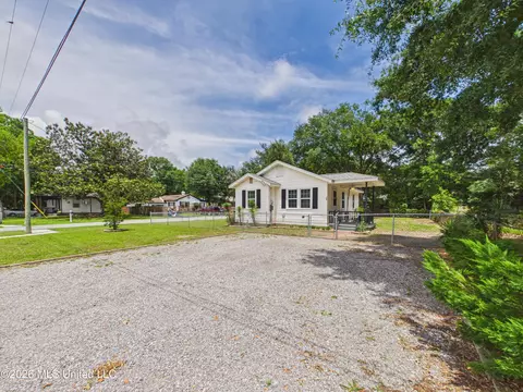 Exterior - 180 Iris St, Biloxi, MS 39531 photo 6 of 11