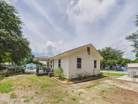 Exterior - 180 Iris St, Biloxi, MS 39531 photo 11 of 11