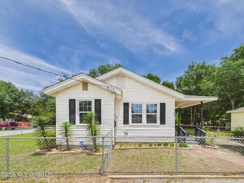 180 Iris St, Biloxi, MS 39531