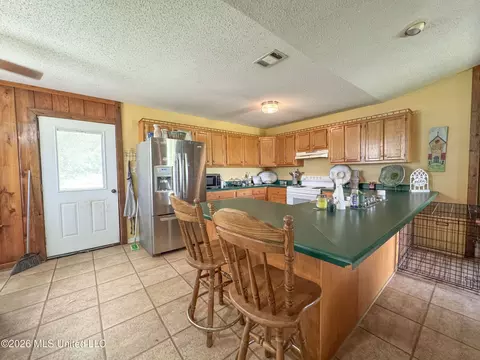 Kitchen - 2336 Dummyline Rd, Lambert, MS 38643 photo 2 of 6