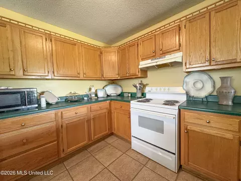 Kitchen - 2336 Dummyline Rd, Lambert, MS 38643 photo 4 of 6