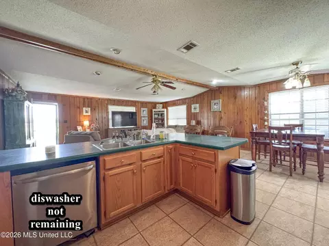 Kitchen - 2336 Dummyline Rd, Lambert, MS 38643 photo 5 of 6