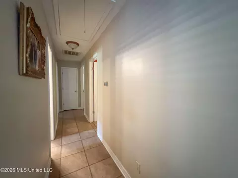 Entry Way - 2336 Dummyline Rd, Lambert, MS 38643 photo 3 of 7