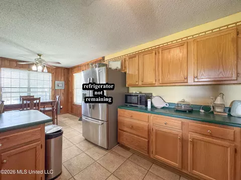 Kitchen - 2336 Dummyline Rd, Lambert, MS 38643 photo 6 of 6