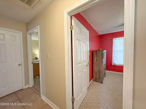 Entry Way - 2336 Dummyline Rd, Lambert, MS 38643 photo 5 of 7