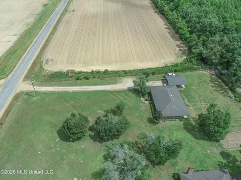 View/Area - 2336 Dummyline Rd, Lambert, MS 38643 photo 4 of 8