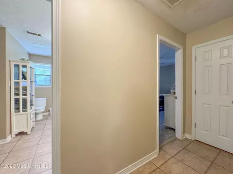 Entry Way - 2336 Dummyline Rd, Lambert, MS 38643 photo 6 of 7